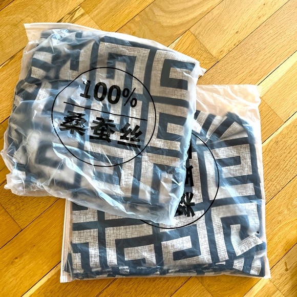 NWT black and grey light gown  for summer  time . - Picture 2 of 3